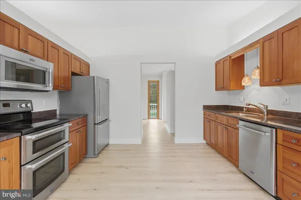 $1,149,900 | 822 Walker Road, Great Falls, VA 22066