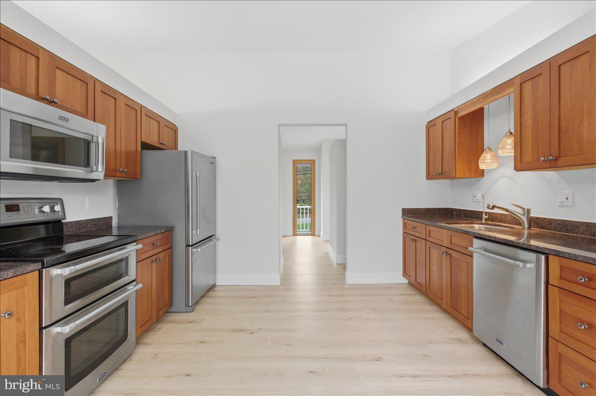 822 Walker Road Great Falls, VA 22066 - Photo 7 of 32 a kitchen with stainless steel appliances granite countertop a refrigerator stove and sink