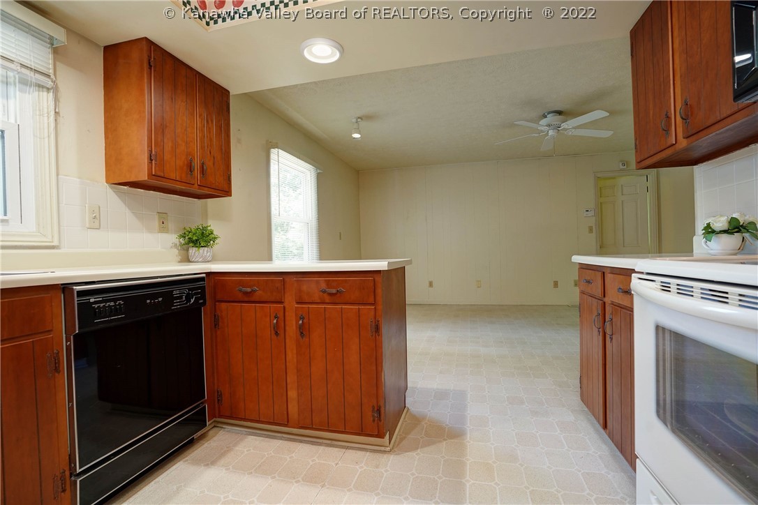 1406 Nottingham Road Charleston, WV 25314 - Photo 11 of 33 Gallery Image 11