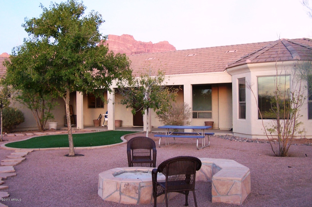 122 South Val Vista Road Apache Junction, AZ 85119 - Photo 5 of 38 Back Yard & Fire Pit