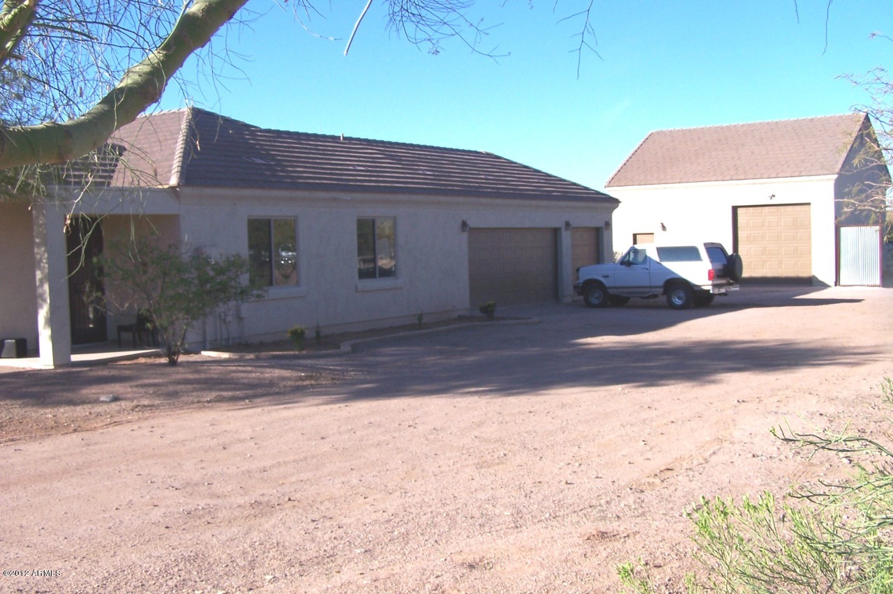 122 South Val Vista Road Apache Junction, AZ 85119 - Photo 7 of 38 Attached 3 Car Garage & Detached Garage