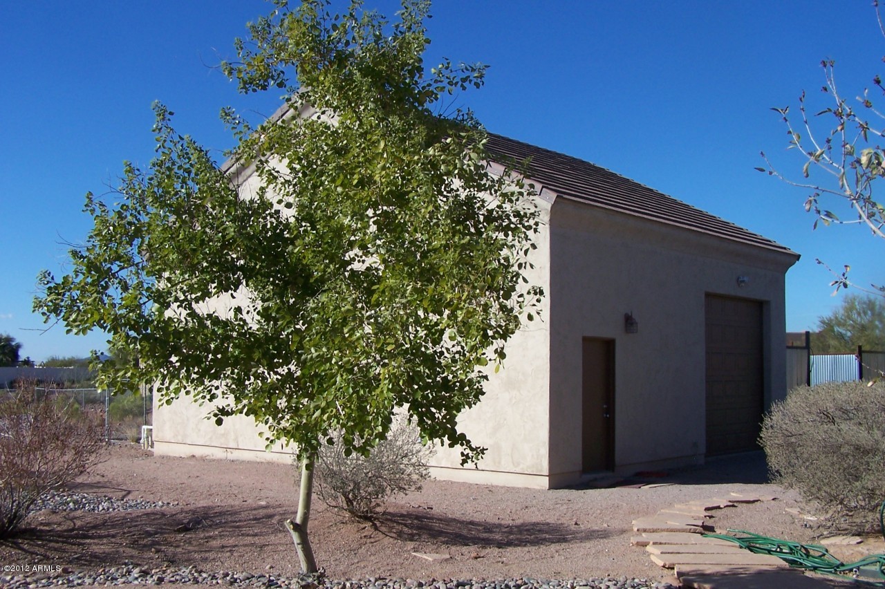 122 South Val Vista Road Apache Junction, AZ 85119 - Photo 8 of 38 Detached Additional Garage