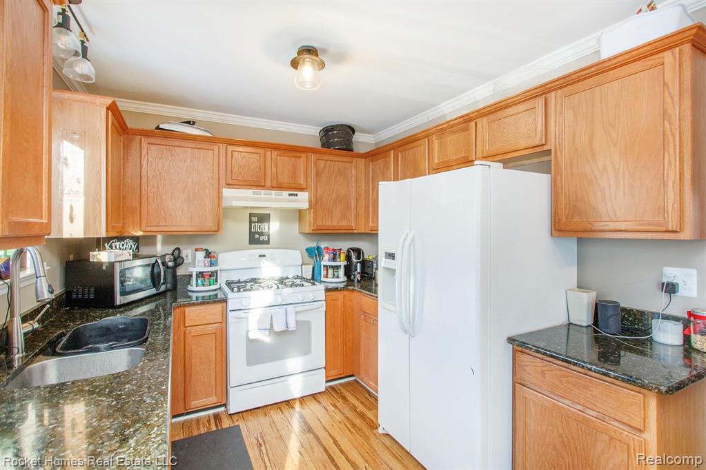 21630 Rosedale Street St. Clair Shores, MI 48080 - Photo 8 of 28