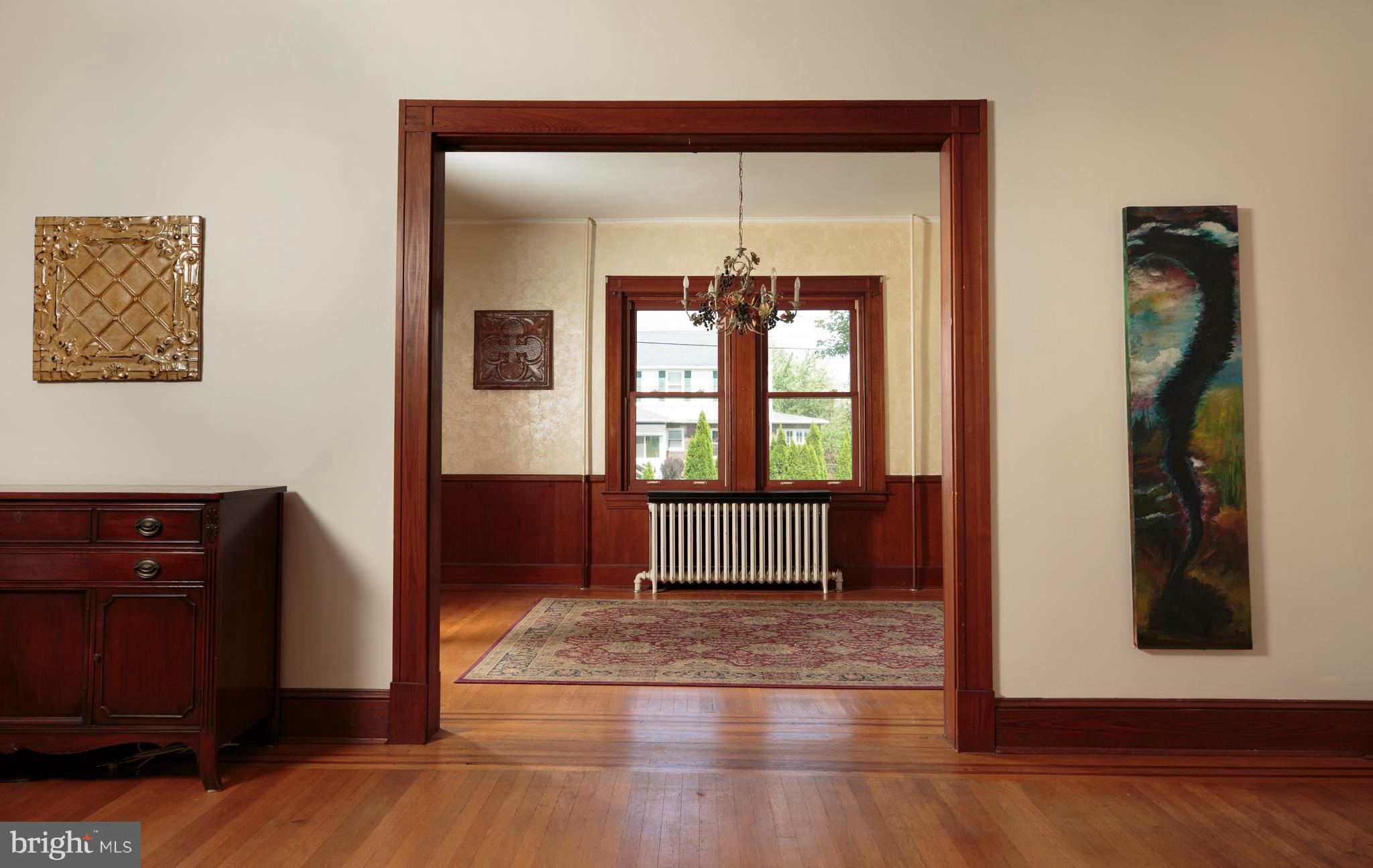 611 Brookwood Road Baltimore, MD 21229 - Photo 11 of 30 Living Room