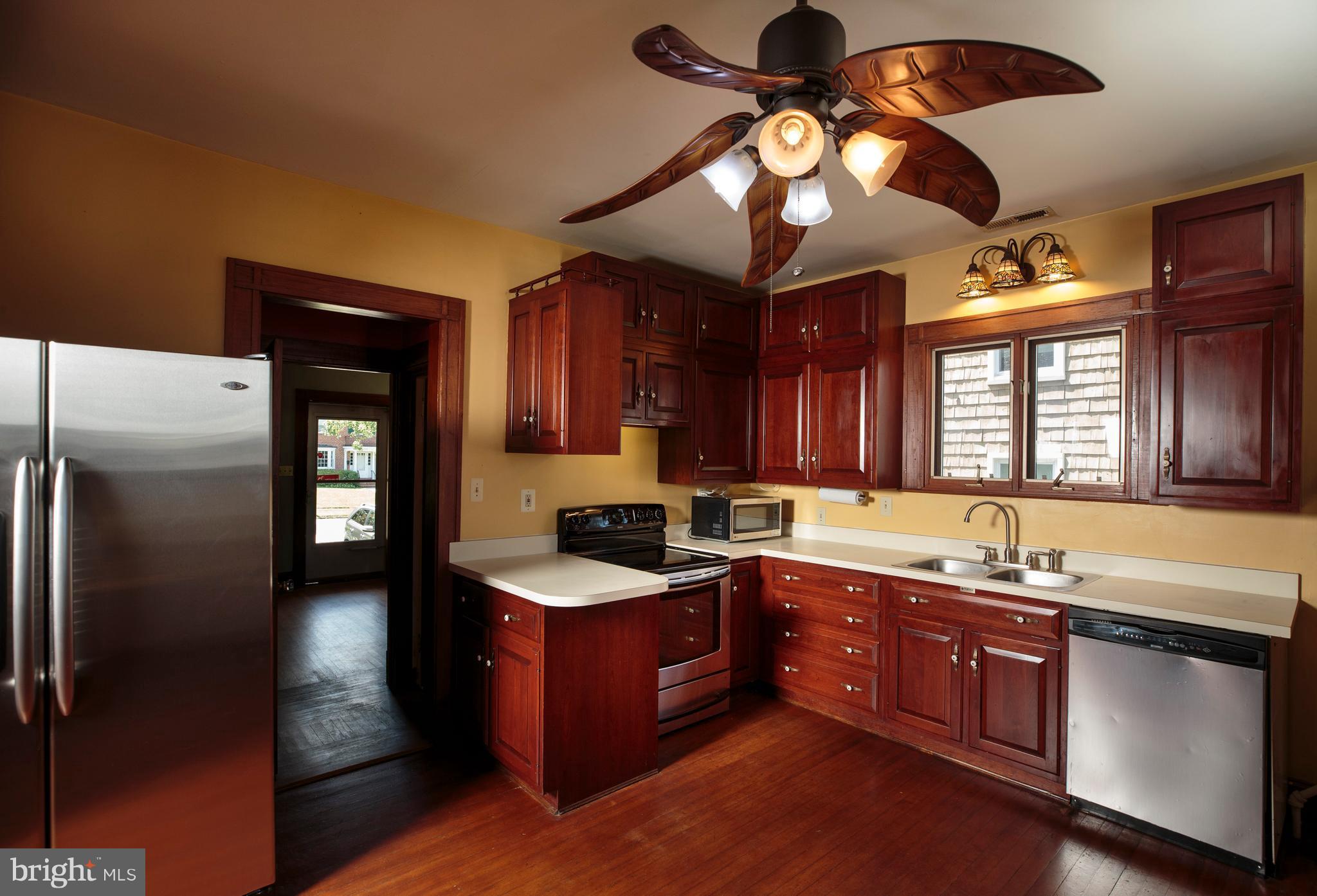 611 Brookwood Road Baltimore, MD 21229 - Photo 12 of 30 A huge country kitchen