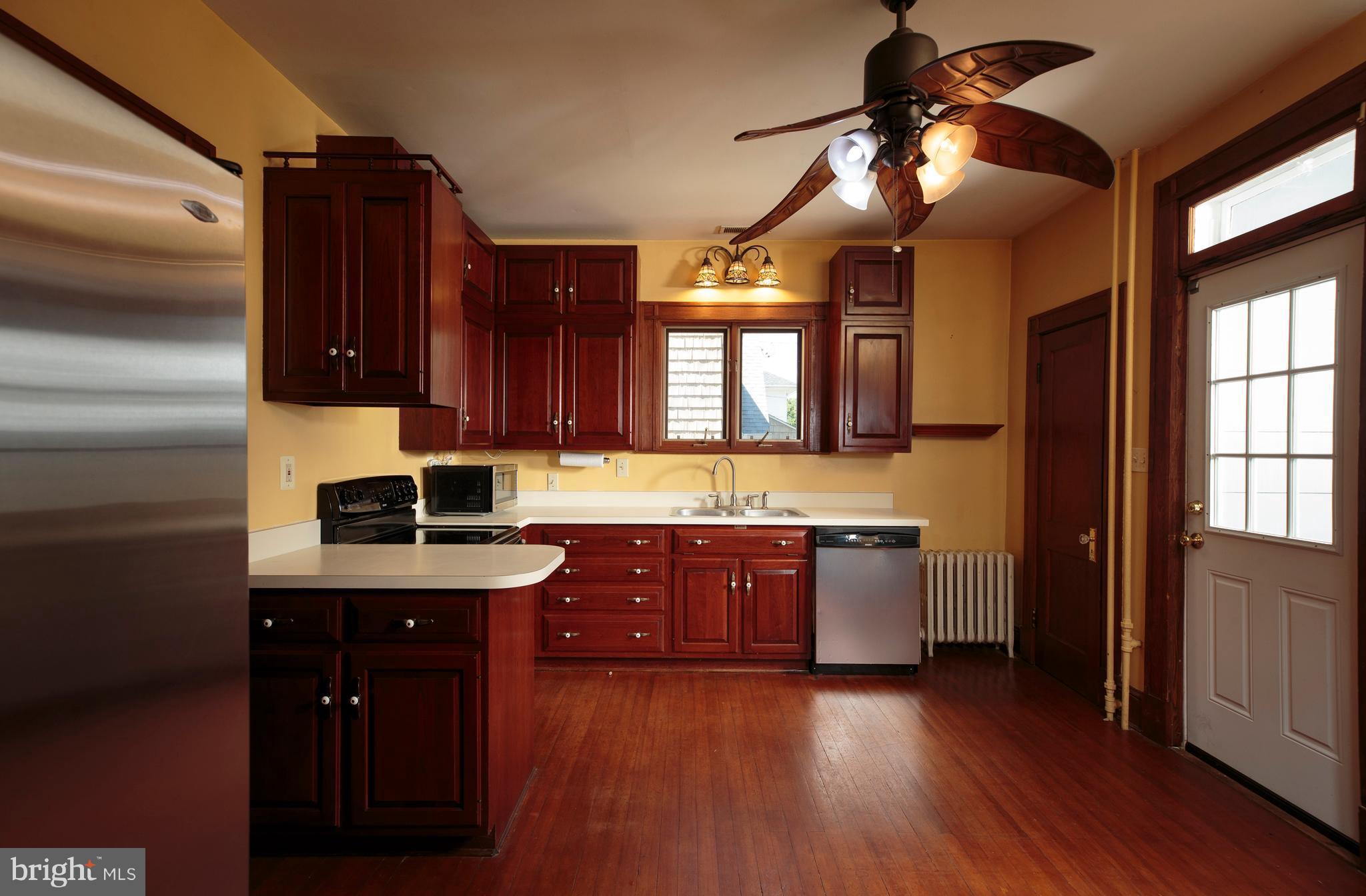 611 Brookwood Road Baltimore, MD 21229 - Photo 13 of 30 Large eat-in-in kitchen with tons of space