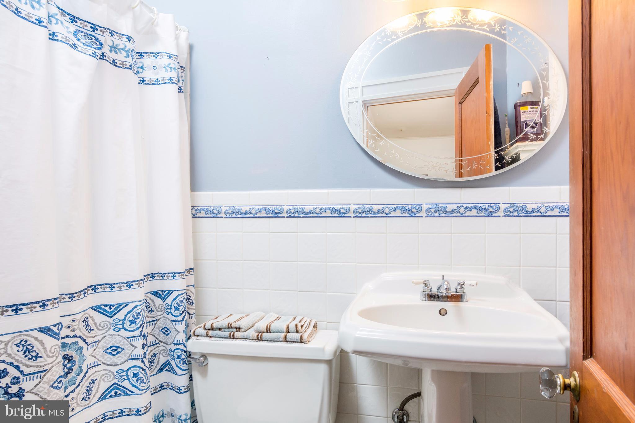 611 Brookwood Road Baltimore, MD 21229 - Photo 23 of 30 Bath