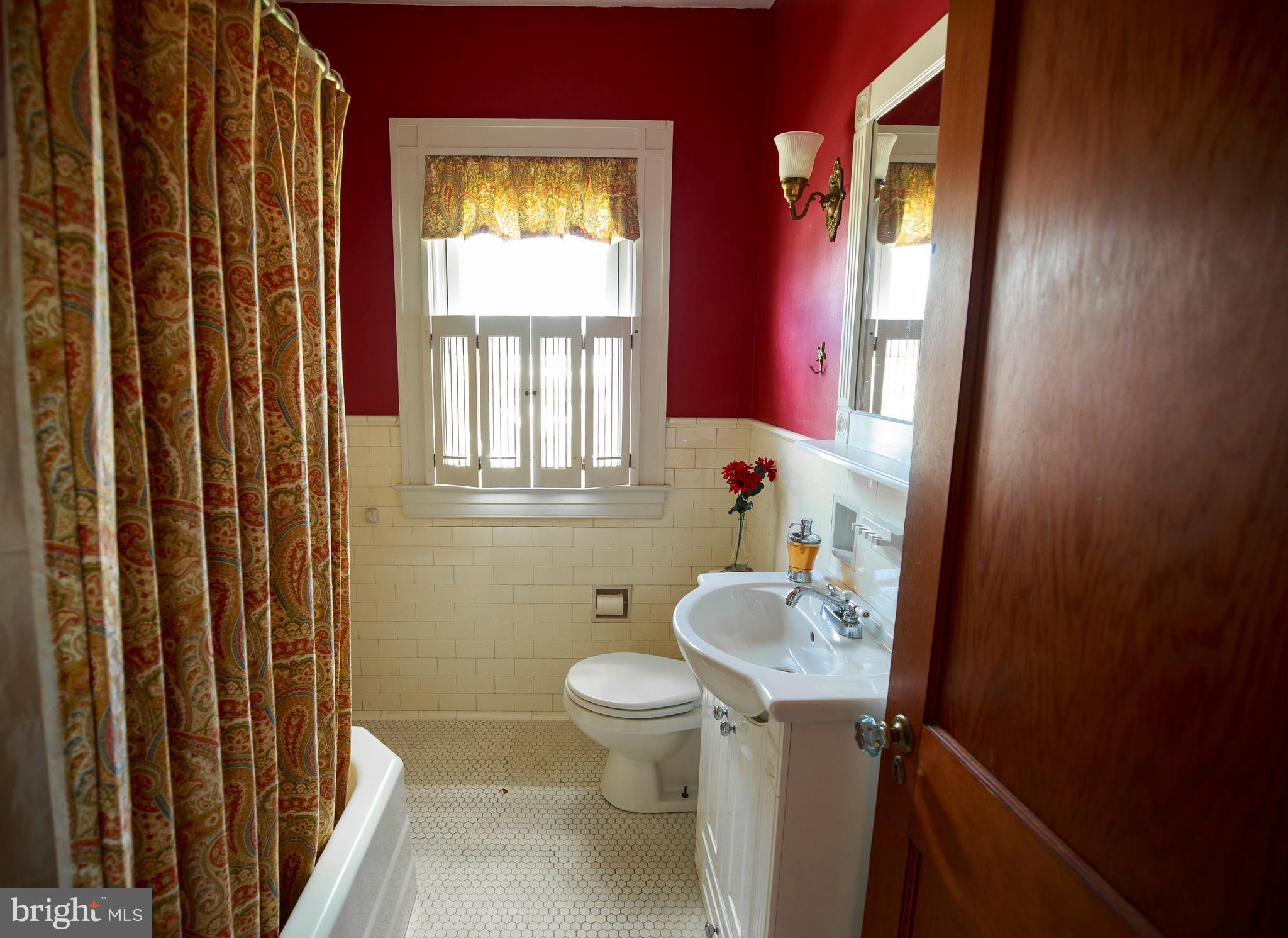 611 Brookwood Road Baltimore, MD 21229 - Photo 25 of 30 Bath