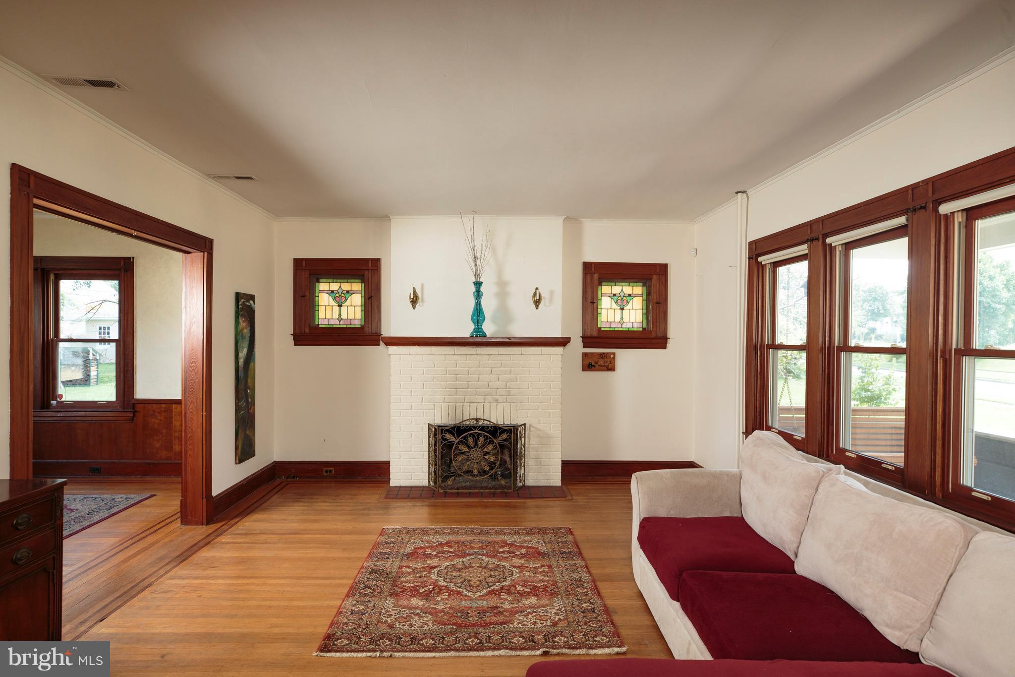 611 Brookwood Road Baltimore, MD 21229 - Photo 8 of 30 Living Room