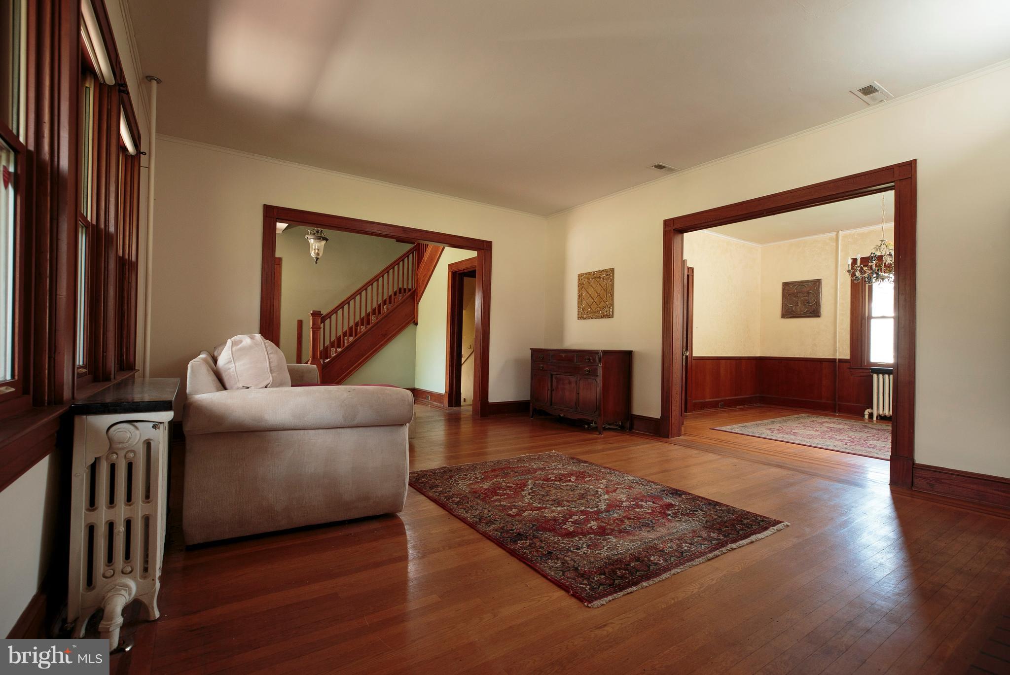 611 Brookwood Road Baltimore, MD 21229 - Photo 9 of 30 Living Room