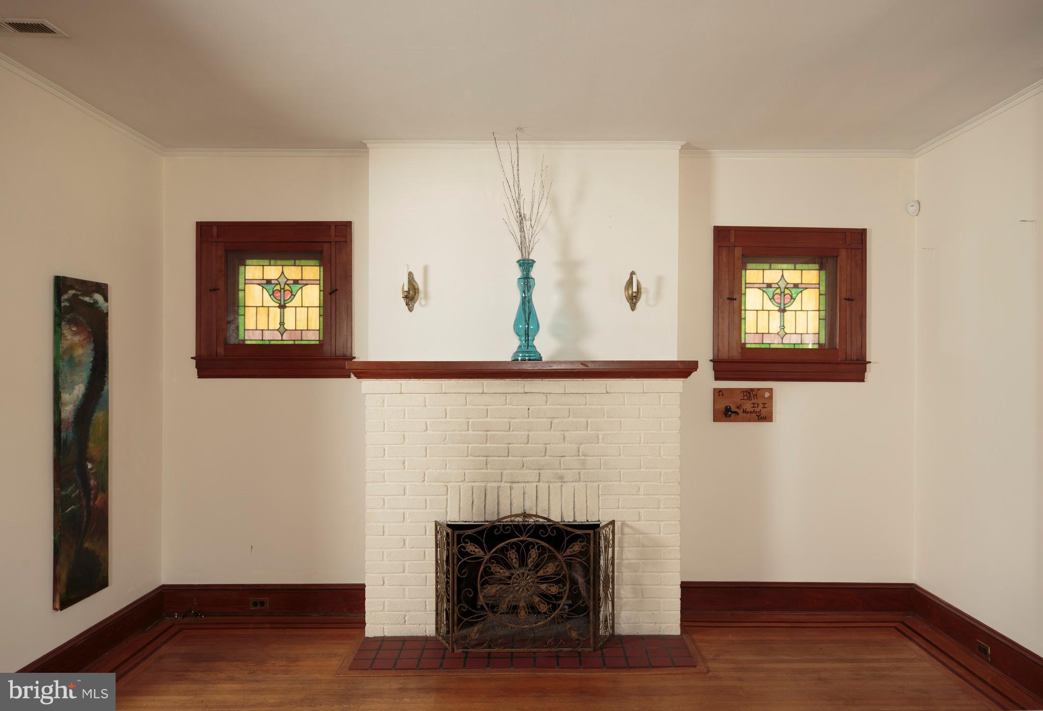 611 Brookwood Road Baltimore, MD 21229 - Photo 10 of 30 Living Room
