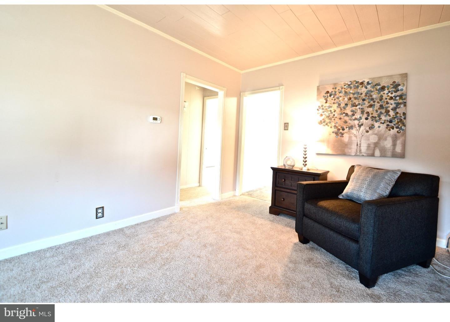 468 Hartford Road Mount Laurel, NJ 08054 - Photo 2 of 10 Living Room
