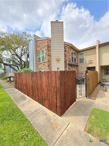 $220,000 | 1730 Ave C, Unit F, El Campo, TX 77437
