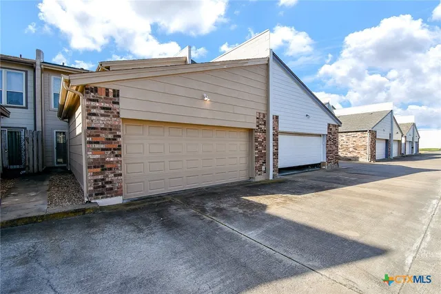 $260,000 | 1730 Ave C, Unit F, El Campo, TX 77437