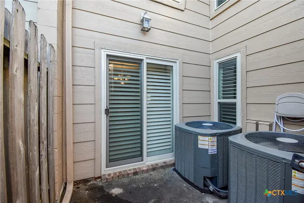 $220,000 | 1730 Ave C, Unit F, El Campo, TX 77437