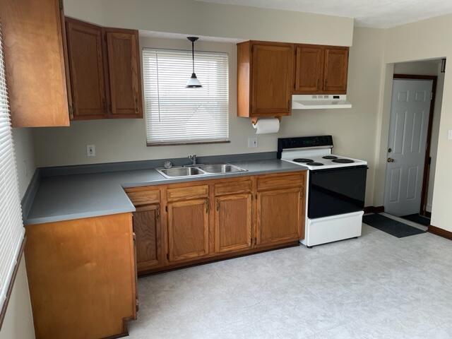 2285 Lockbourne Road Columbus, OH 43207 - Photo 7 of 17 Eat In Kitchen