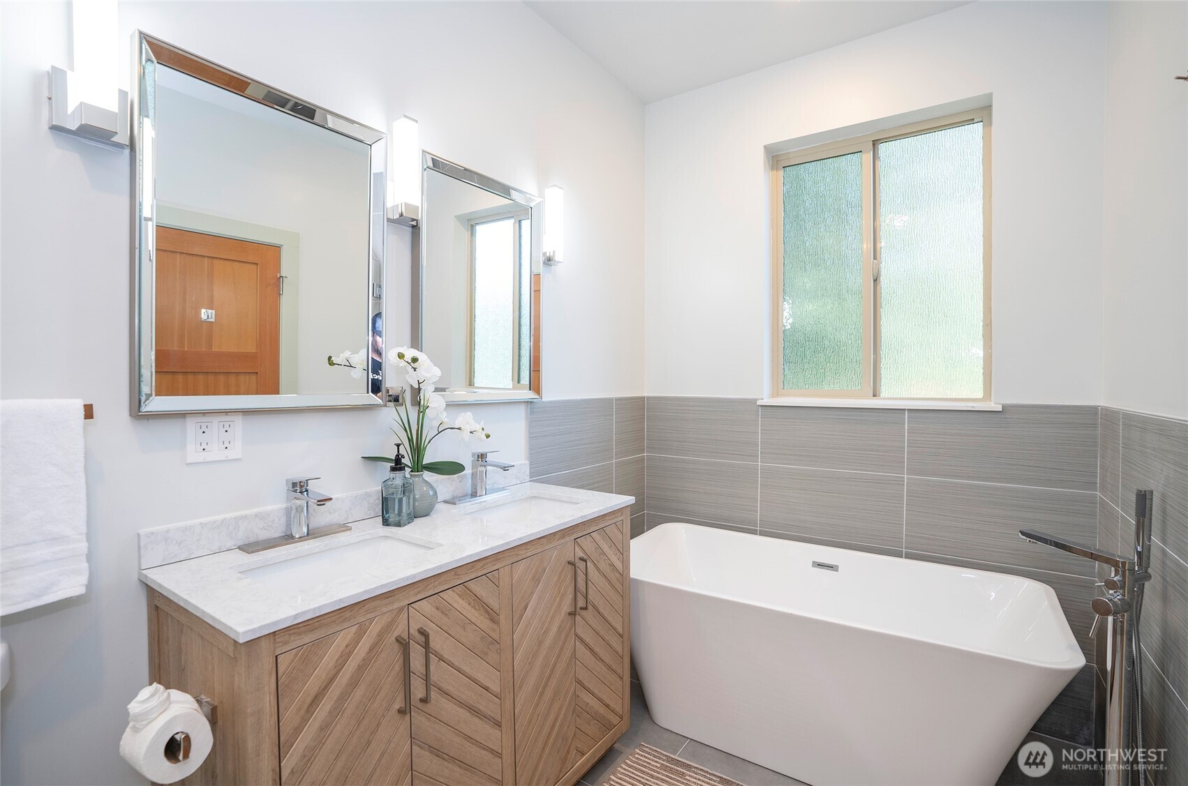 240 East Susan Lane Union, WA 98592 - Photo 22 of 40 a bathroom with a sink a bathtub and a mirror