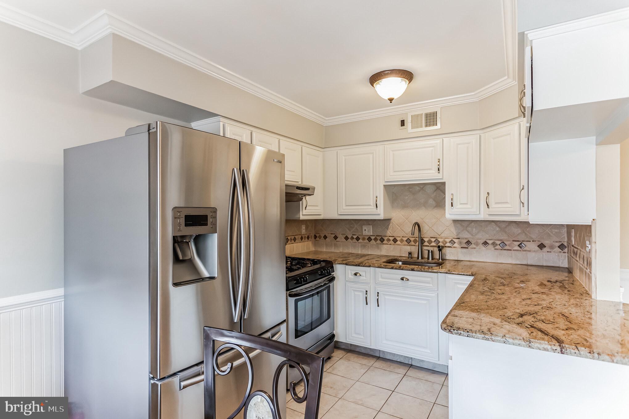 10825 Rayland Road Philadelphia, PA 19154 - Photo 11 of 30 Kitchen