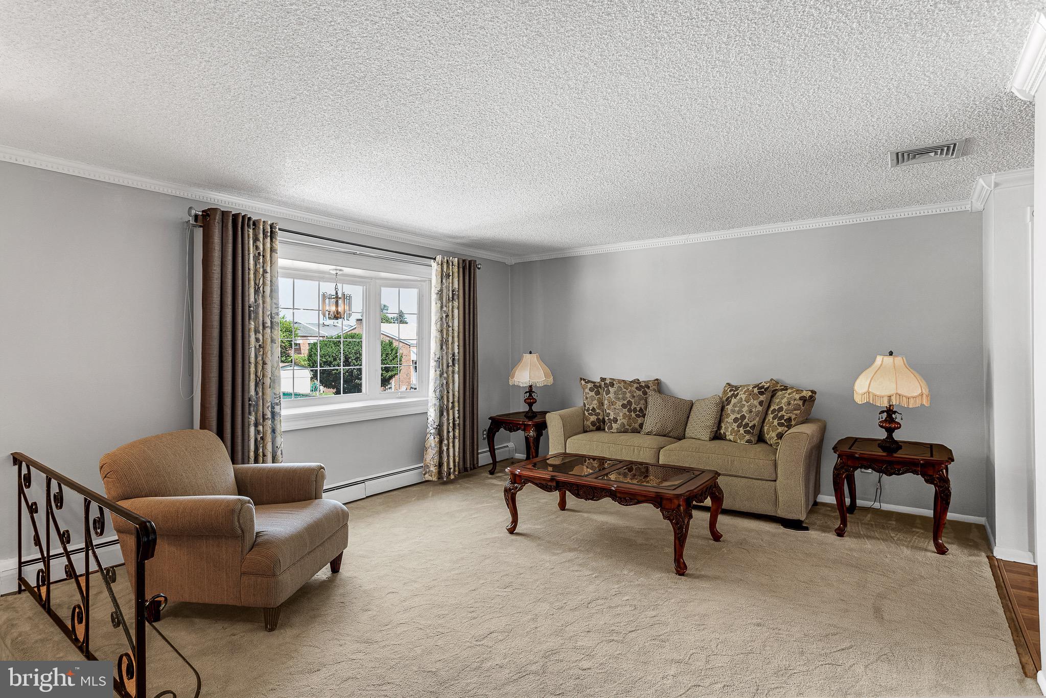 10825 Rayland Road Philadelphia, PA 19154 - Photo 3 of 30 Living Room