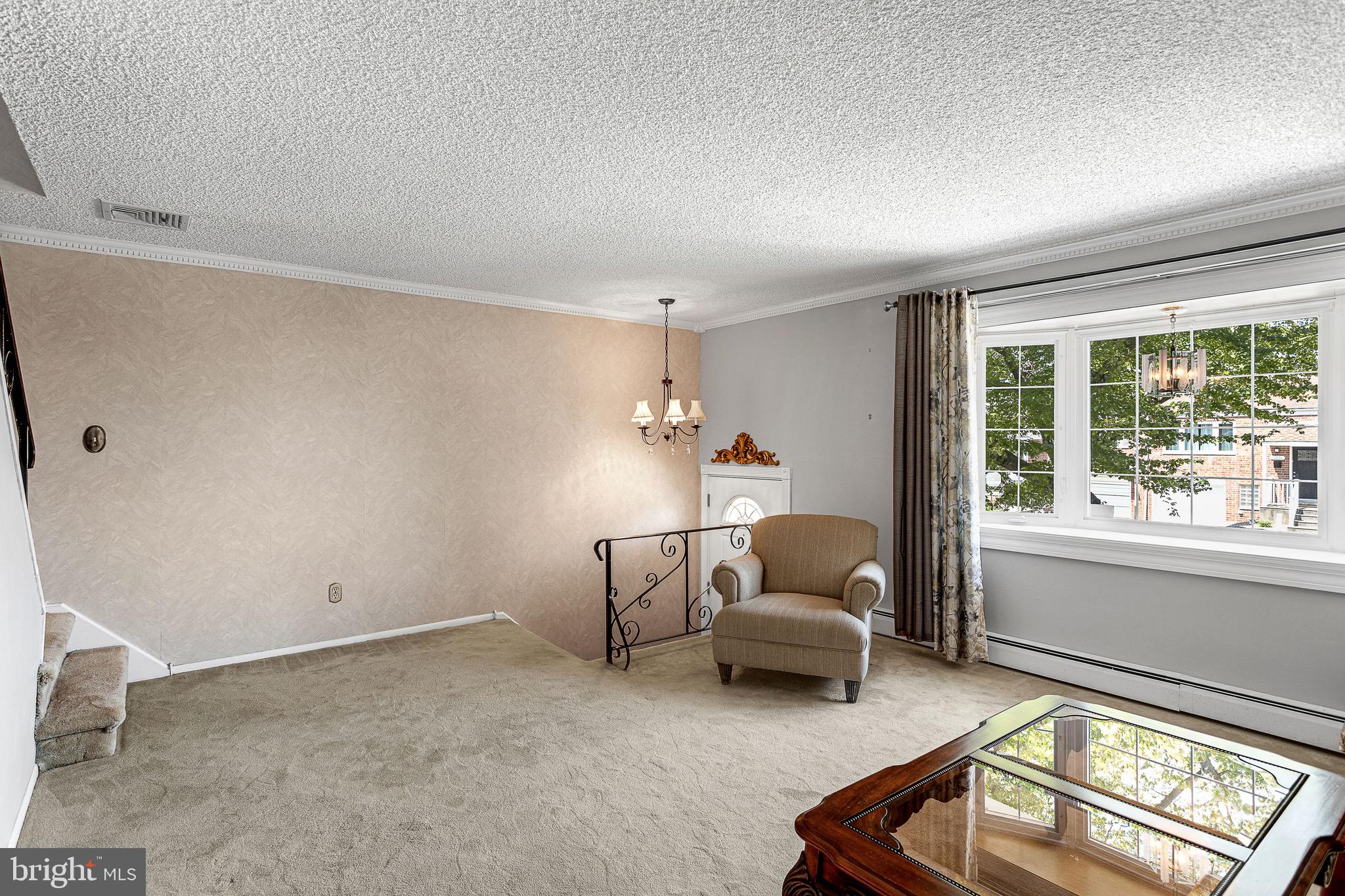 10825 Rayland Road Philadelphia, PA 19154 - Photo 4 of 30 Living Room