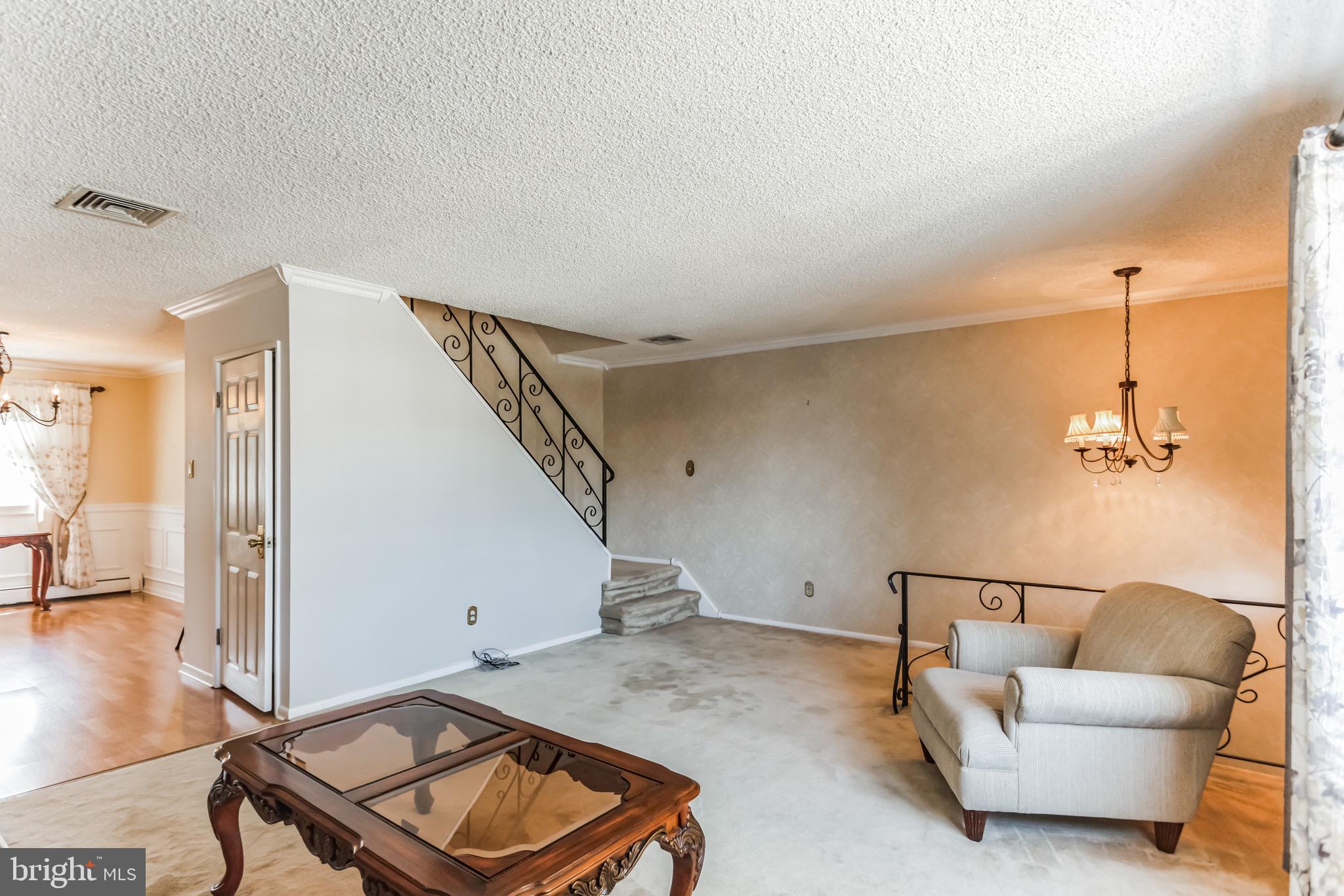 10825 Rayland Road Philadelphia, PA 19154 - Photo 5 of 30 Living Room