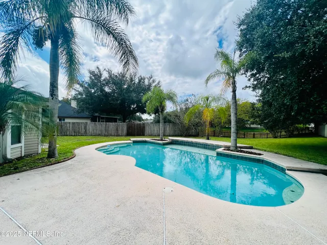 $2,400 | 9332 Beresford Court, Jacksonville, FL 32244