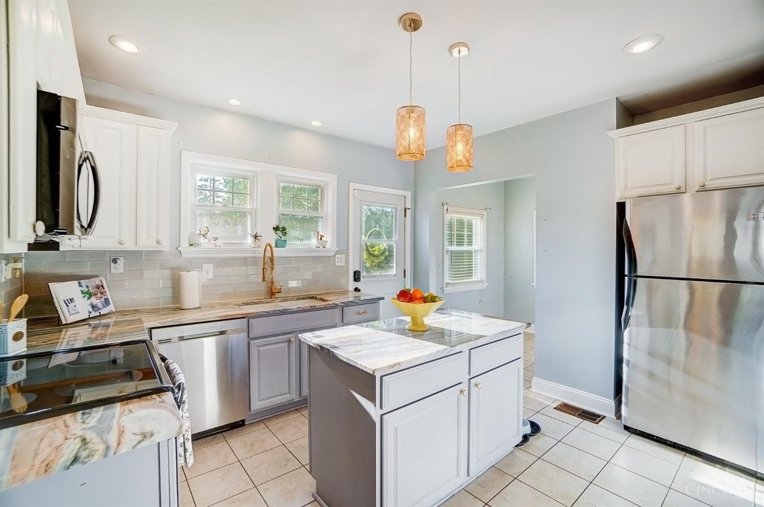 7526 Montgomery Road Cincinnati, OH 45236 - Photo 16 of 58