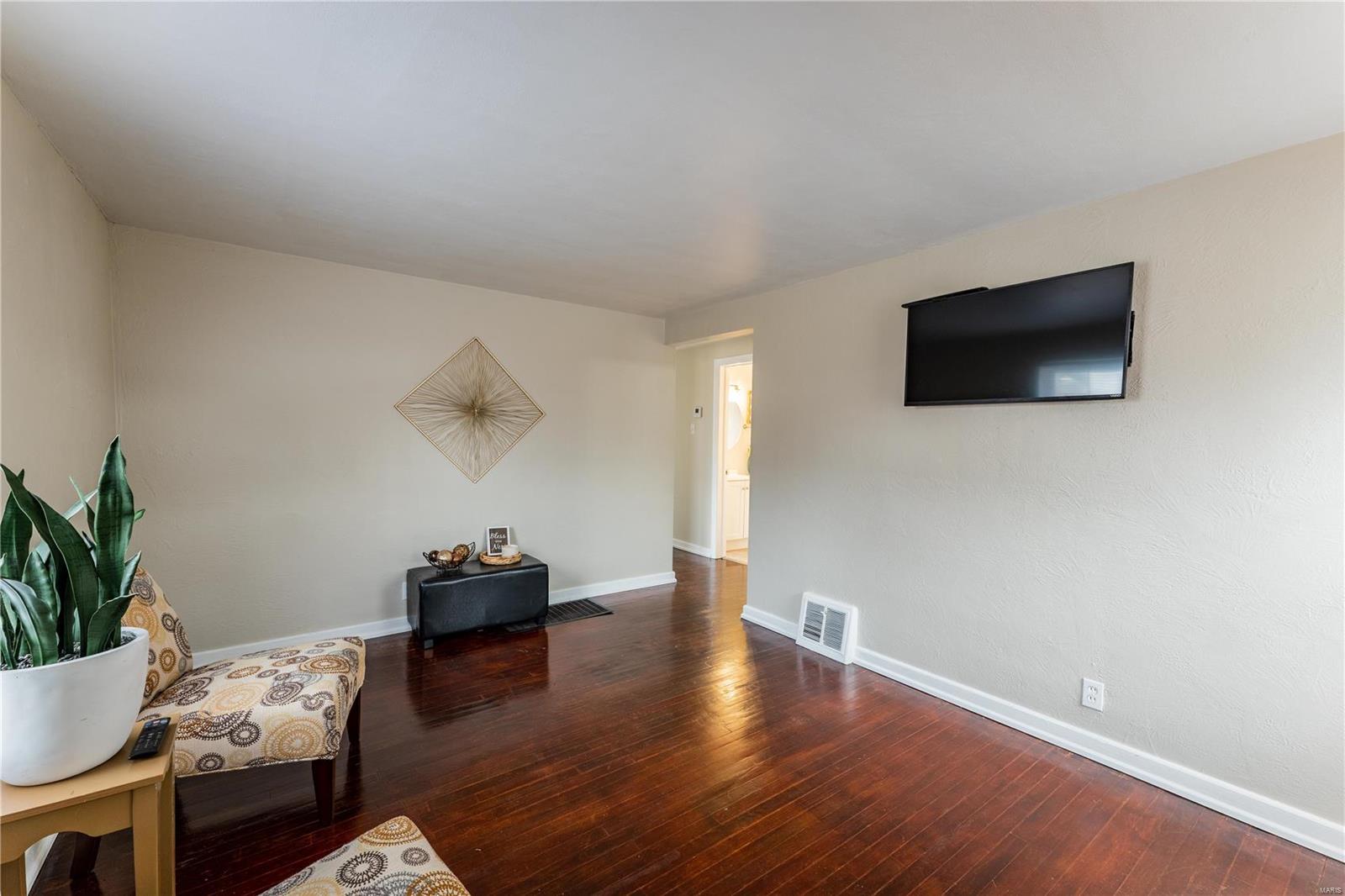 4618 Roxie Street St. Louis, MO 63121 - Photo 3 of 12 Gallery Image 3