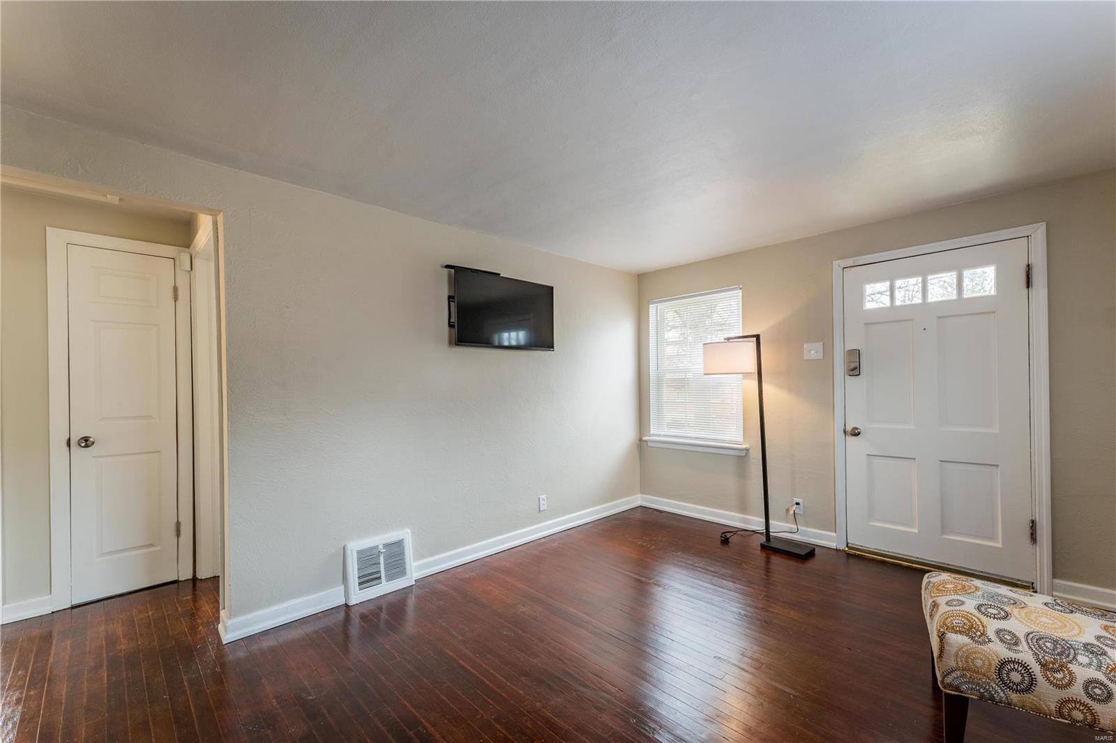 4618 Roxie Street St. Louis, MO 63121 - Photo 4 of 12 Gallery Image 4