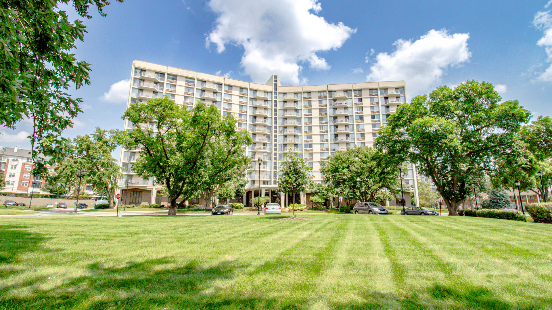 20 North Tower Road, Unit 1M Oak Brook, IL 60523 - Photo 1 of 30 Gallery Image 1