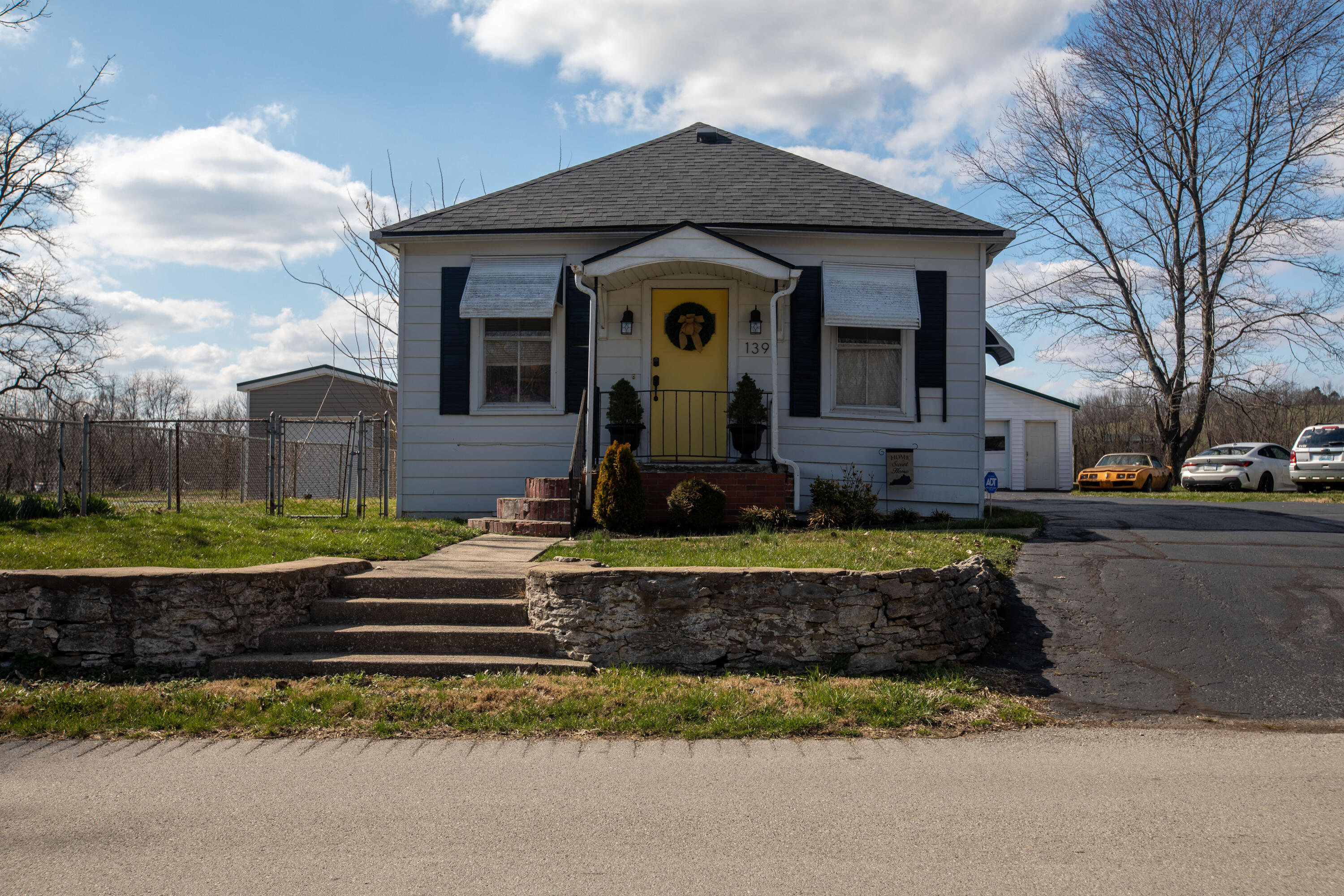 139 Switzer Road Frankfort, KY 40601 - Photo 2 of 20 2