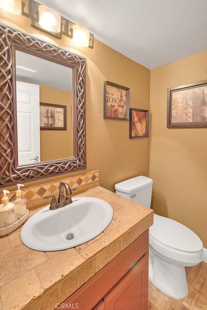 14452 Harvey Lane Riverside, CA 92503 - Photo 15 of 50 Powder bath