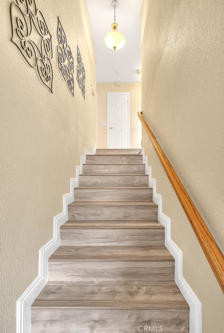 14452 Harvey Lane Riverside, CA 92503 - Photo 20 of 50 Stairs
