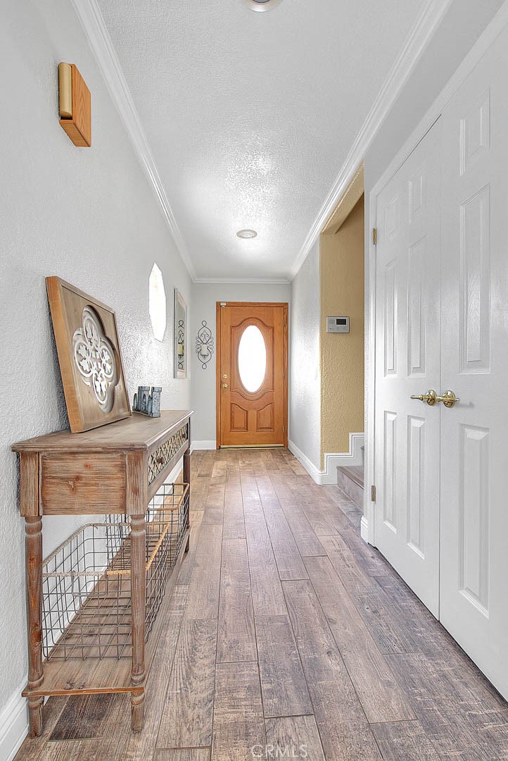 14452 Harvey Lane Riverside, CA 92503 - Photo 5 of 50 Foyer