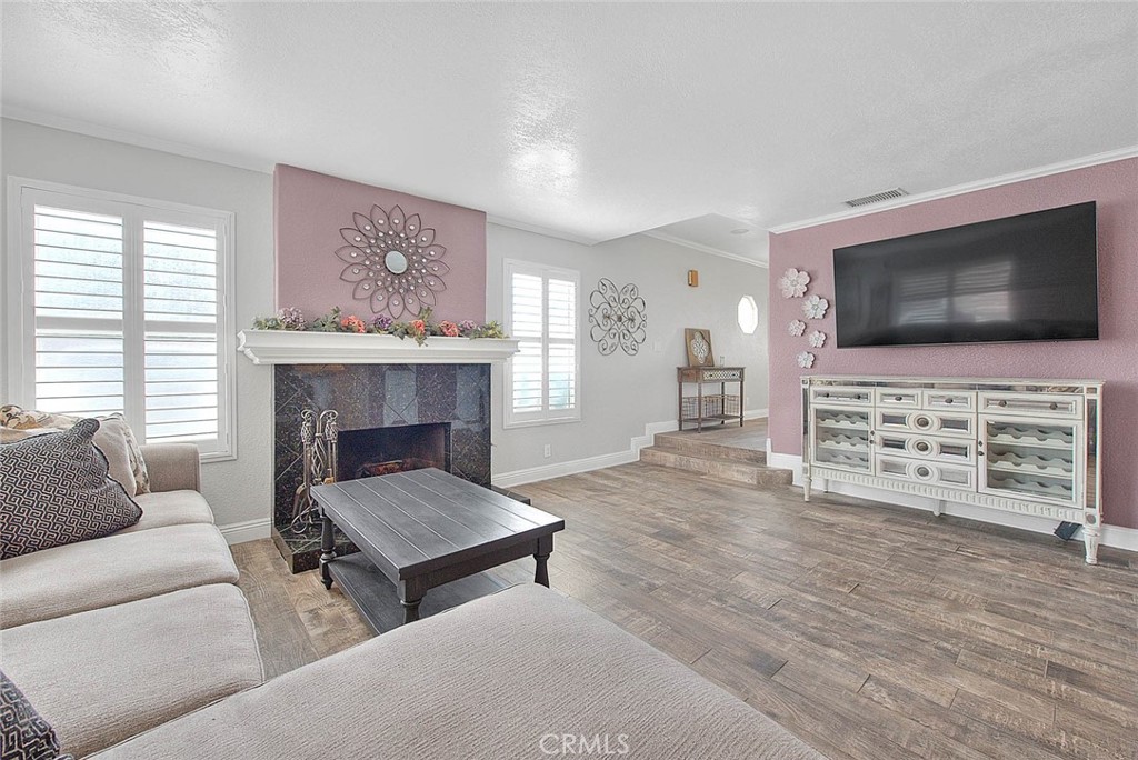 14452 Harvey Lane Riverside, CA 92503 - Photo 7 of 50 Living room
