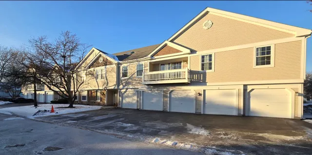 $259,900 | 1241 Ballantrae Place, Unit E, Mundelein, IL 60060