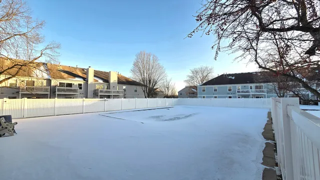 $259,900 | 1241 Ballantrae Place, Unit E, Mundelein, IL 60060