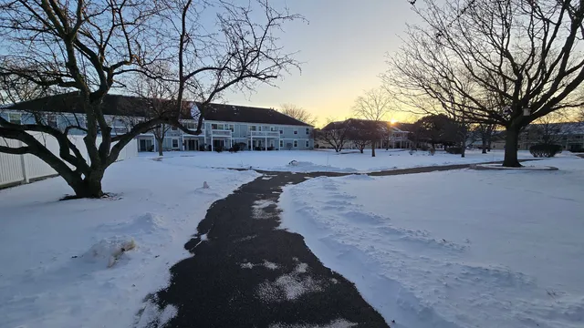 $259,900 | 1241 Ballantrae Place, Unit E, Mundelein, IL 60060