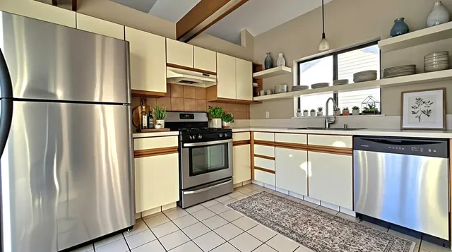 $259,900 | 1241 Ballantrae Place, Unit E, Mundelein, IL 60060