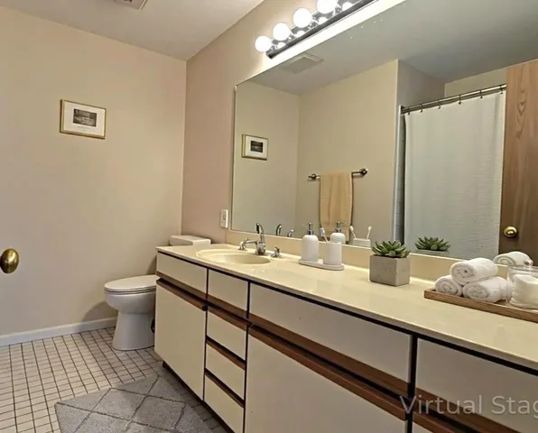 $259,900 | 1241 Ballantrae Place, Unit E, Mundelein, IL 60060