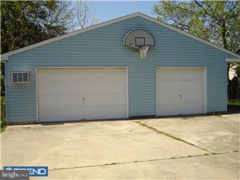 448 North Forklanding Road Maple Shade, NJ 08052 - Photo 4 of 10 Garage