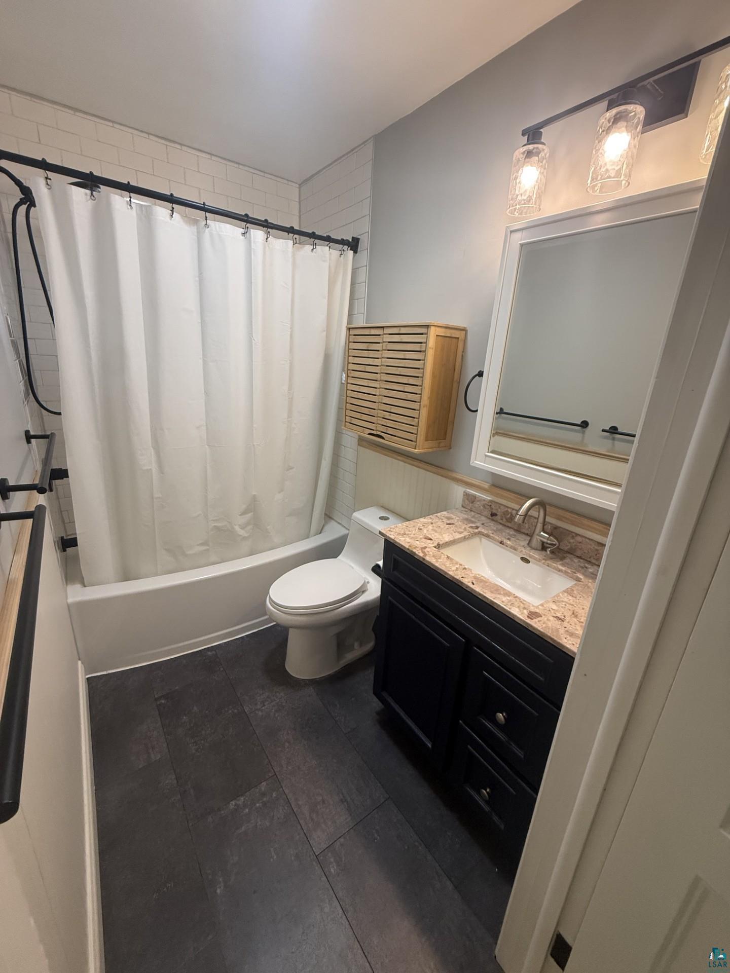 3722 East 4th Street Duluth, MN 55804 - Photo 7 of 11 Bath