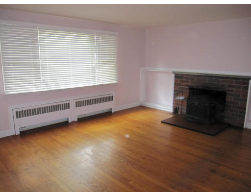 17 Cavanaugh Road Framingham, MA 01701 - Photo 3 of 10 Gallery Image 3