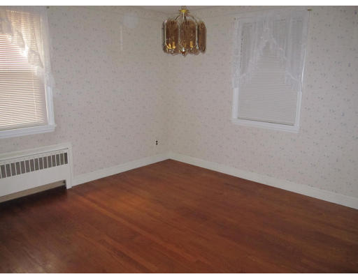 17 Cavanaugh Road Framingham, MA 01701 - Photo 5 of 10 Gallery Image 5
