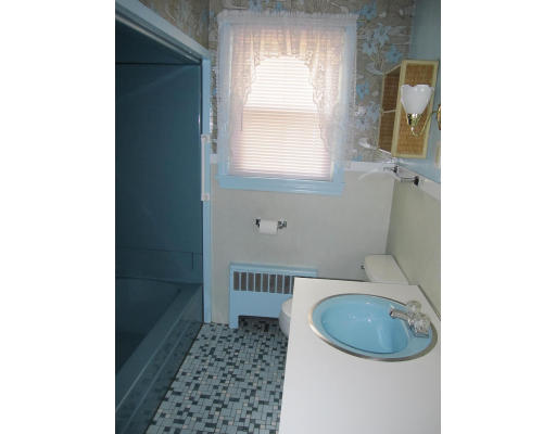 17 Cavanaugh Road Framingham, MA 01701 - Photo 8 of 10 Gallery Image 8