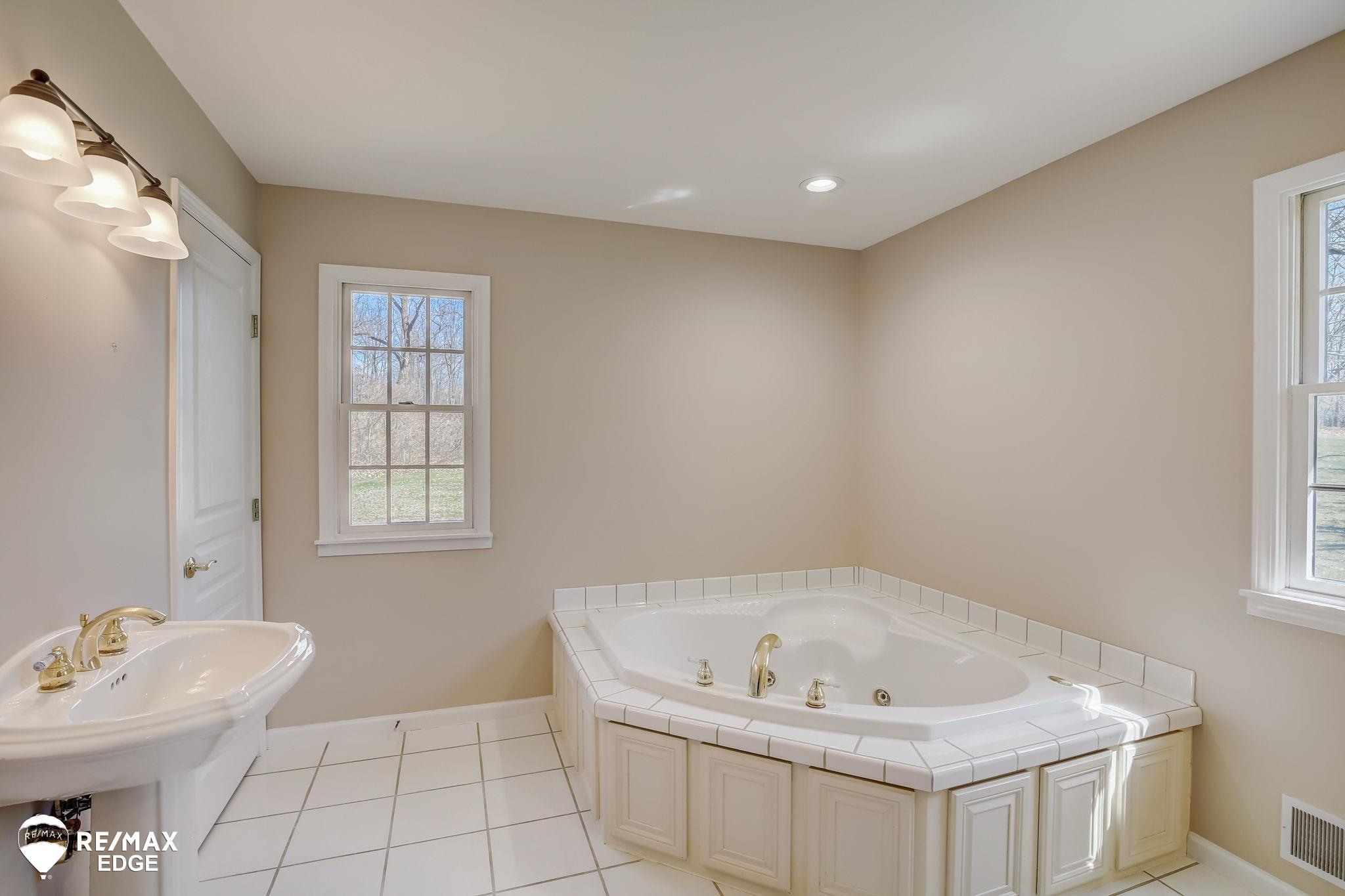 11080 Denton Hill Road Fenton, MI 48430 - Photo 25 of 59 50138445-3b0139fc-d5a3-4188-9910-6528e22e13f5.JPG