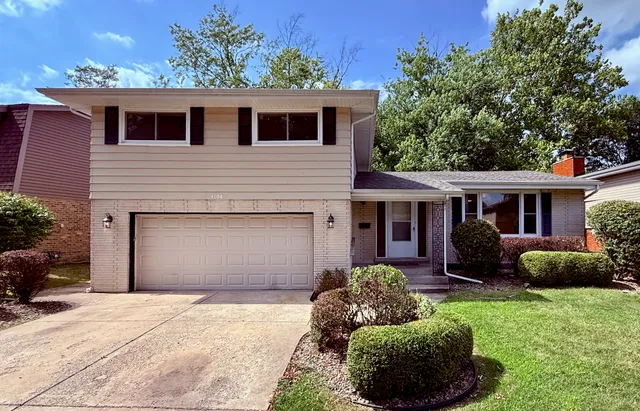$295,000 | 4108 Applewood Lane, Matteson, IL 60443
