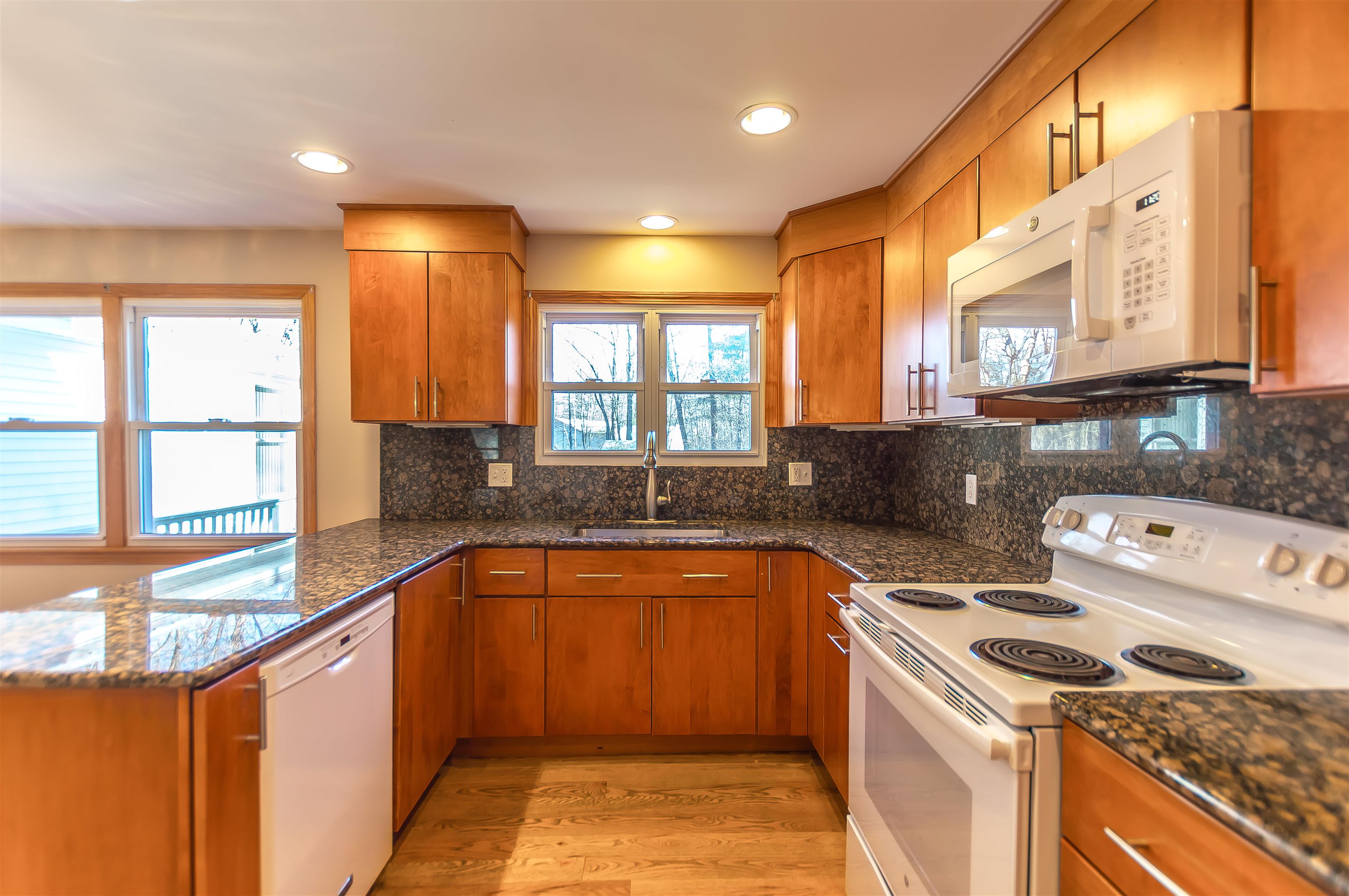 186 High Range Road Londonderry, NH 03053 - Photo 16 of 40 Gallery Image 16