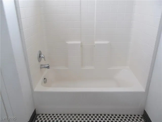 $2,600 | 9125 Sparklewood Court, Las Vegas, NV 89129