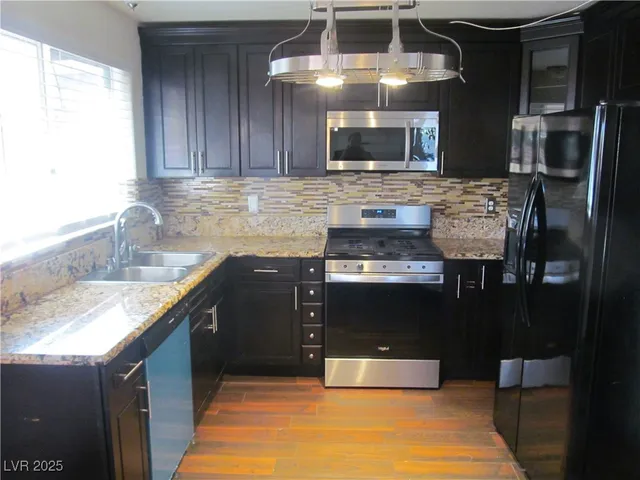 $2,600 | 9125 Sparklewood Court, Las Vegas, NV 89129